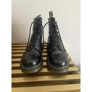 Dr. Martens original lace up black boots Size 7